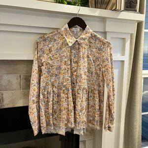 Girls XL shirt. Excellent condition, high low